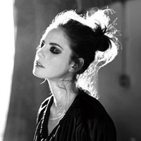 你以为你有多难忘自然流露出娇媚的黑白性感女生头像