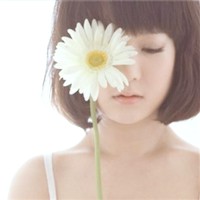 好看的非主流头像女生难过的时候安静地听风的声音