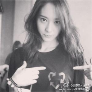 krystal黑白头像